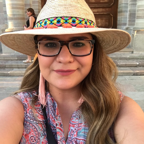 Meet your Posher, Priscilla - Picture 2 of 4